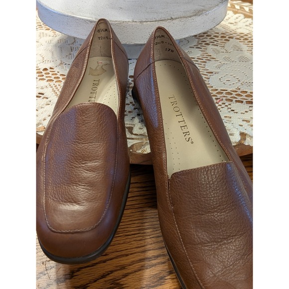 Trotters Brown Leather‎ Slip On Loafers Size 6.5 Narrow - Picture 2 of 3